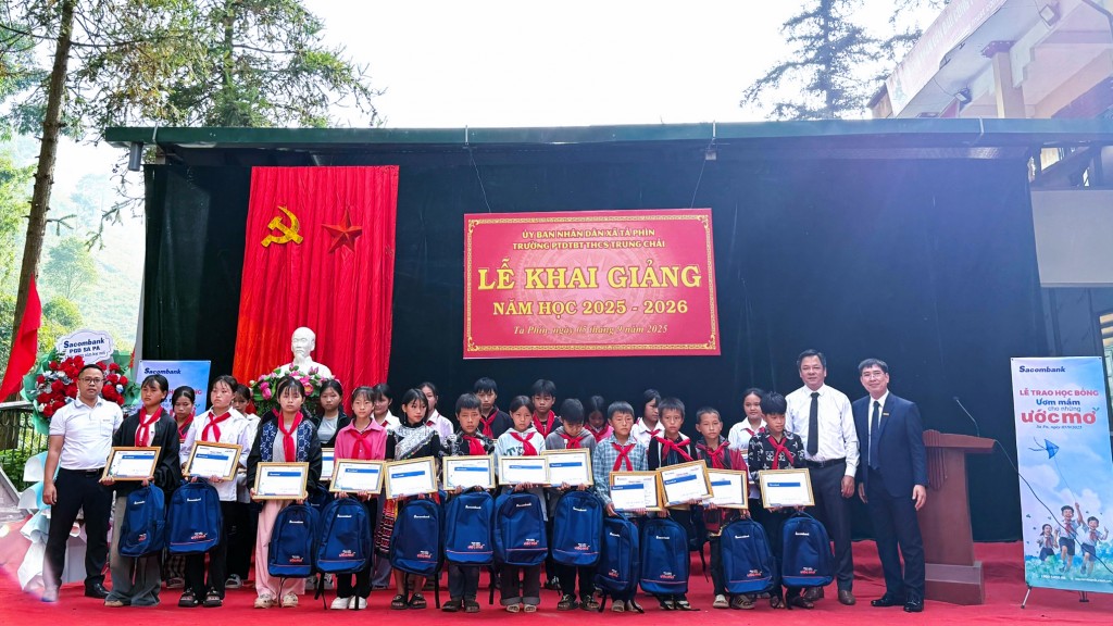 Trường PTDTBT-THCS Trung Chải, Lào Cai Trường PTDTBT-THCS Trung Chải, Lào Cai