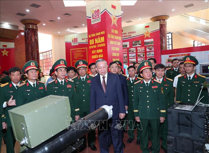 Tổng Bí thư dự Kỷ niệm 80 năm Ngày truyền thống Bộ Tổng Tham mưu QĐND Việt Nam Chú thích ảnh