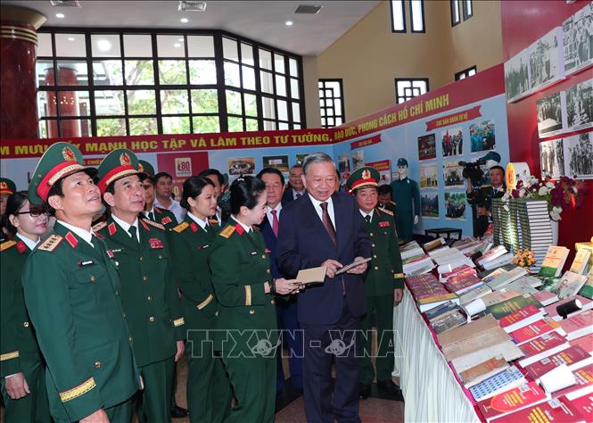 Tổng Bí thư dự Kỷ niệm 80 năm Ngày truyền thống Bộ Tổng Tham mưu QĐND Việt Nam Chú thích ảnh