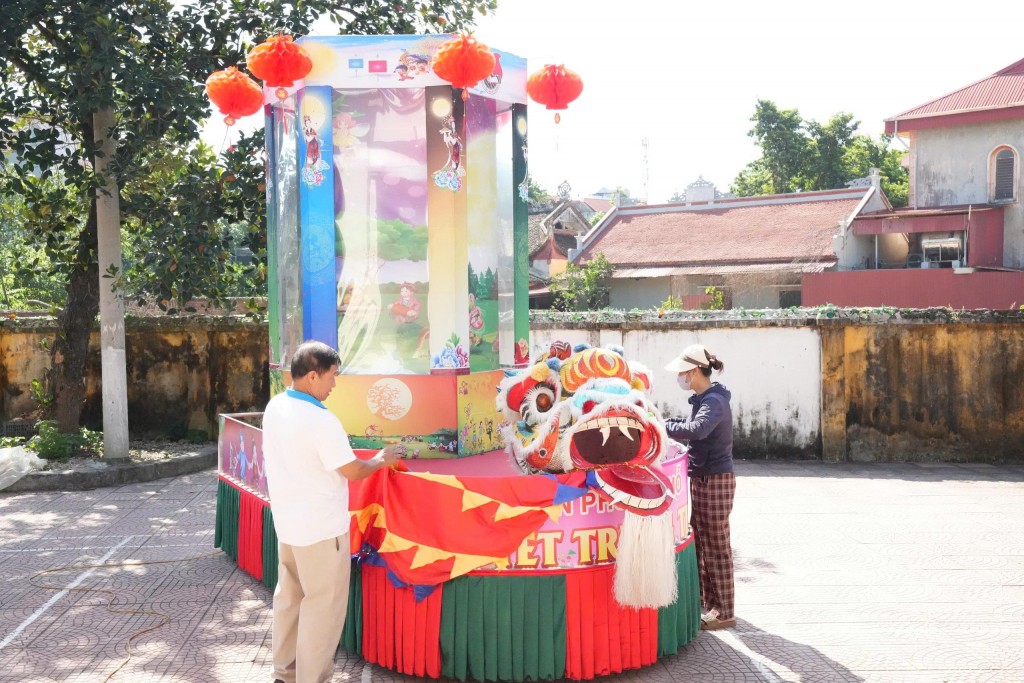 Người dân Sơn Tây tích cực chuẩn bị cho lễ hội trăng rằm năm 2025. Người dân Sơn Tây tích cực chuẩn bị cho lễ hội trăng rằm năm 2025.