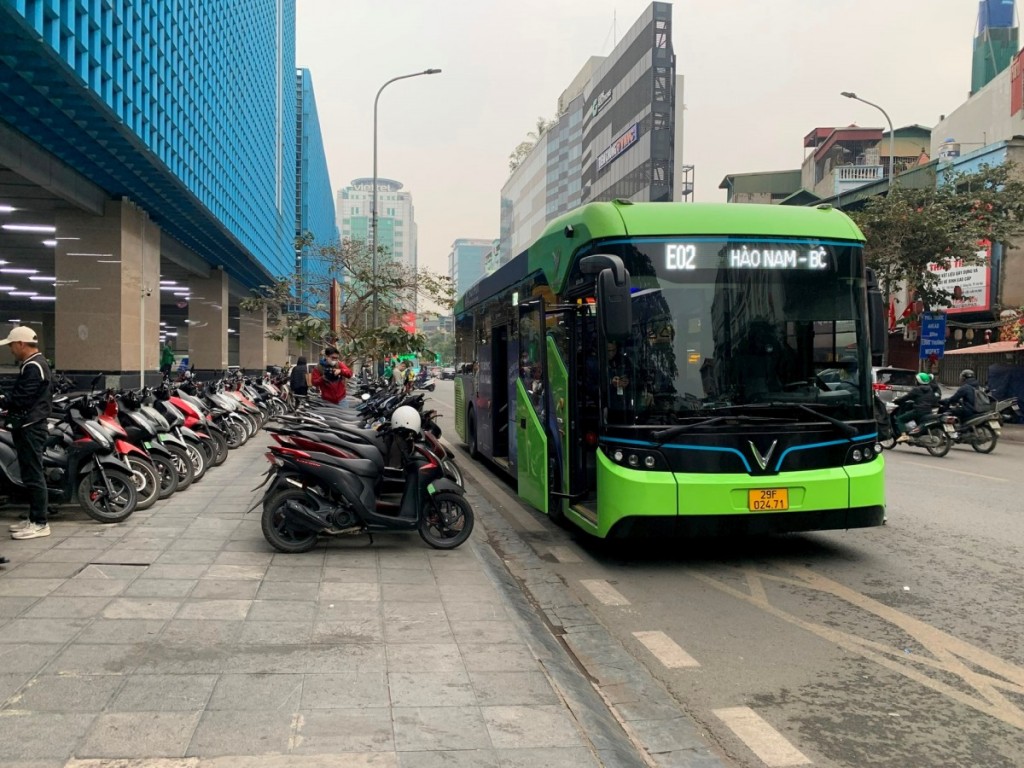 Sớm hoàn thiện hệ thống trạm sạc, sẵn sàng cho giao thông xanh