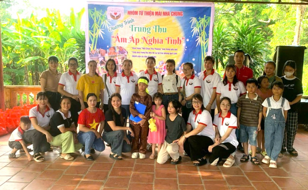 Bài 4: Vươn lên trong bóng tối, thắp sáng niềm tin cho cộng đồng