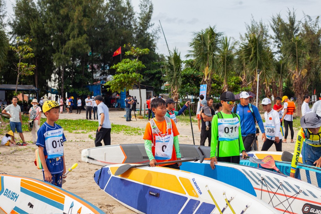Sau lễ khai mạc, các nội dung tranh tài diễn ra hấp dẫn, thu hút đông khán giả cổ vũ (Ảnh Đ.Minh)