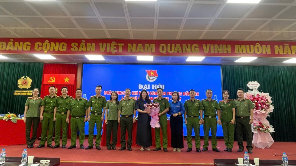Đại hội Chi đoàn Công an phường Đống Đa nhiệm kỳ 2025 – 2027 diễn ra trong không khí trang trọng, đoàn kết. Đại hội Chi đoàn Công an phường Đống Đa nhiệm kỳ 2025 – 2027 diễn ra trong không khí trang trọng, đoàn kết.