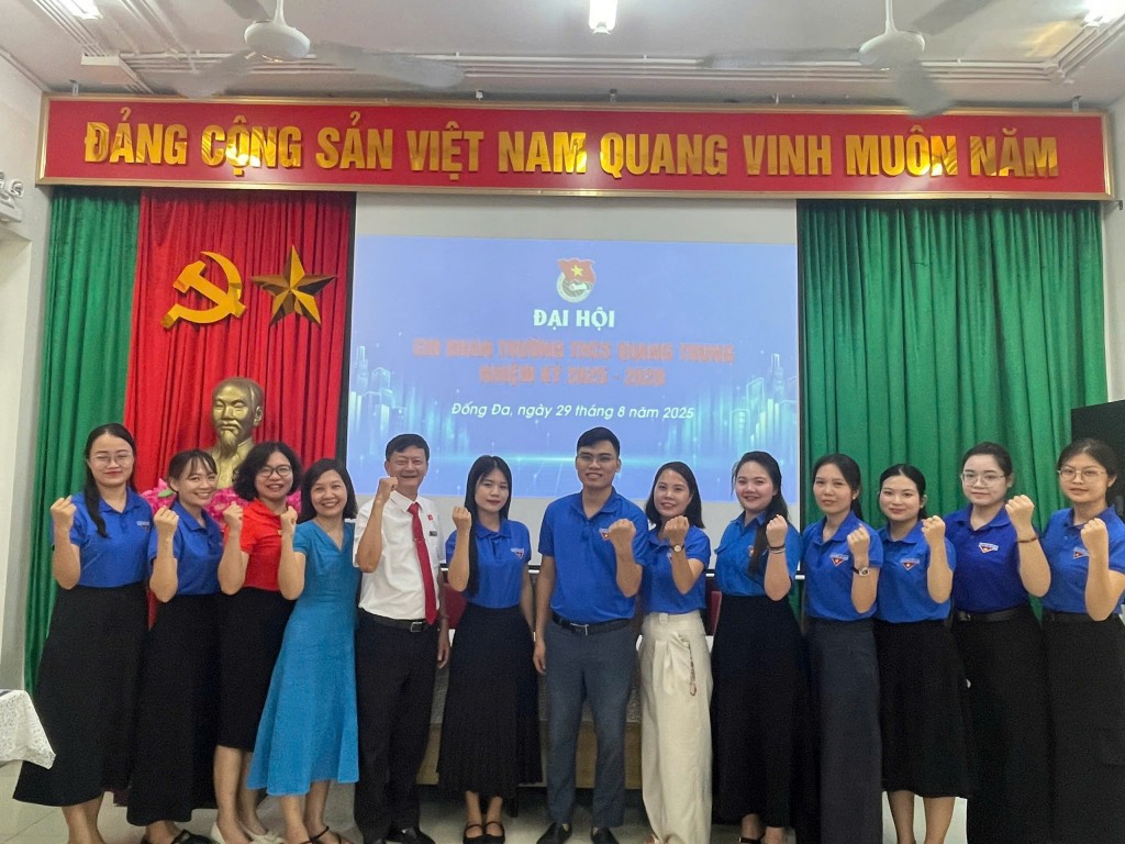 Đại hội Chi đoàn Trường THCS Quang Trung – nơi tuổi trẻ nhà trường thể hiện quyết tâm và khát vọng cống hiến. Đại hội Chi đoàn Trường THCS Quang Trung – nơi tuổi trẻ nhà trường thể hiện quyết tâm và khát vọng cống hiến.