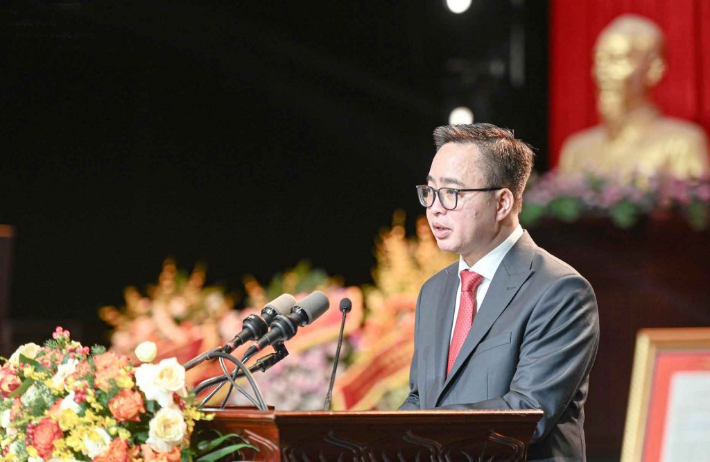 Phó Tổng Giám đốc Đài Tiếng nói Việt Nam Phạm Mạnh Hùng điều hành chương trình Lễ kỷ niệm.