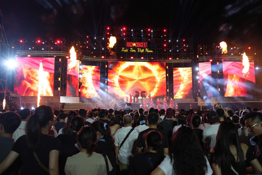 Sân khấu bùng nổ của  Sân khấu bùng nổ của