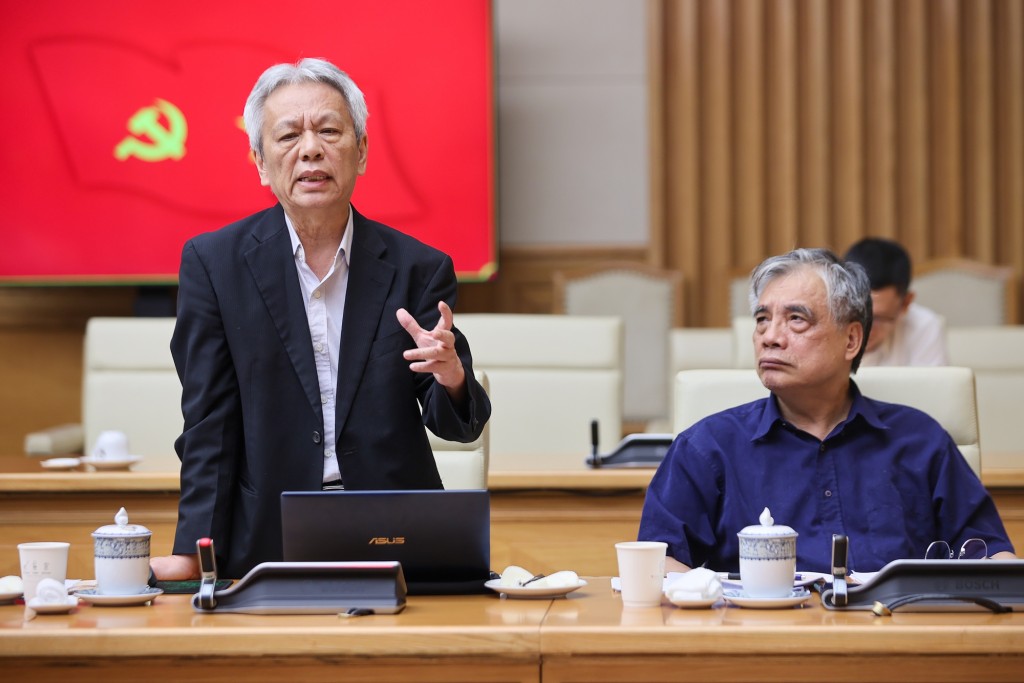 Tiến sĩ Nguyễn Sĩ Dũng, nguyên Phó Chủ nhiệm Văn phòng Quốc hội, Thành viên Hội đồng Tư vấn chính sách phát biểu - Ảnh: VGP/Nhật Bắc Tiến sĩ Nguyễn Sĩ Dũng, nguyên Phó Chủ nhiệm Văn phòng Quốc hội, Thành viên Hội đồng Tư vấn chính sách phát biểu - Ảnh: VGP/Nhật Bắc