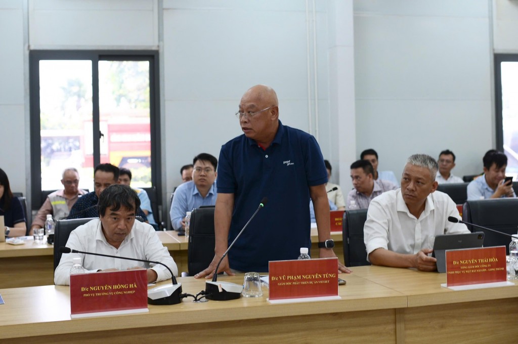 Ông Vũ Phạm Nguyên Tùng, Giám đốc phát triển dự án của hãng hàng không Vietjet khẳng định quyết tâm hoàn thành hangar tàu bay thân rộng trước ngày 19/12 - Ảnh: VGP/AT