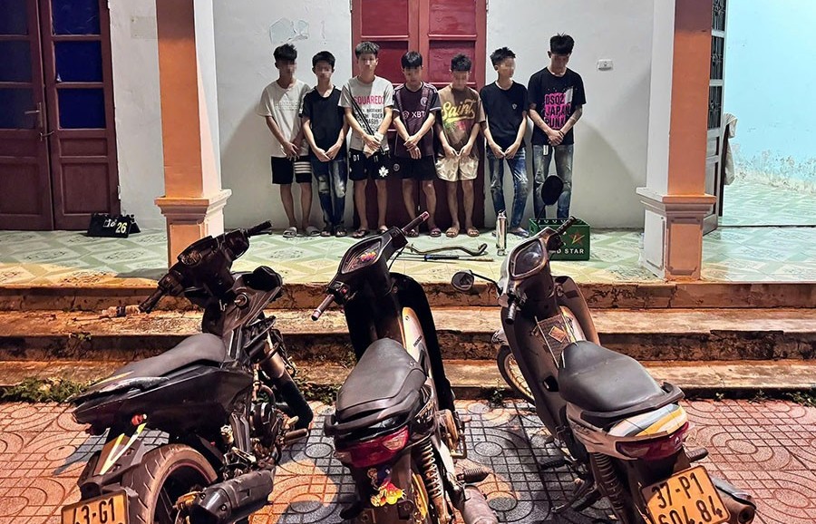 Tân Kỳ (Nghệ An): Bắt 7 đối tượng mang theo kiếm đe doạ, thách thức người đi đường