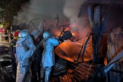 Huy động hàng chục cảnh sát xử lý vụ cháy tại phường Tây Hồ