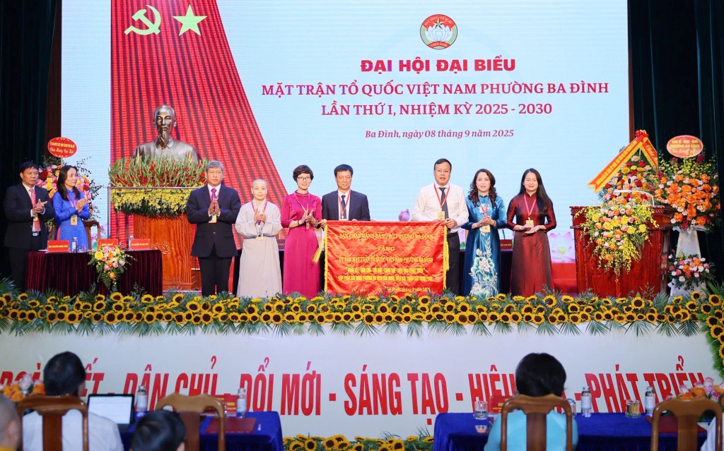 Xây dựng phường Ba Đình đoàn kết, thân thiện, giàu bản sắc văn hóa Xây dựng phường Ba Đình đoàn kết, thân thiện, giàu bản sắc văn hóa