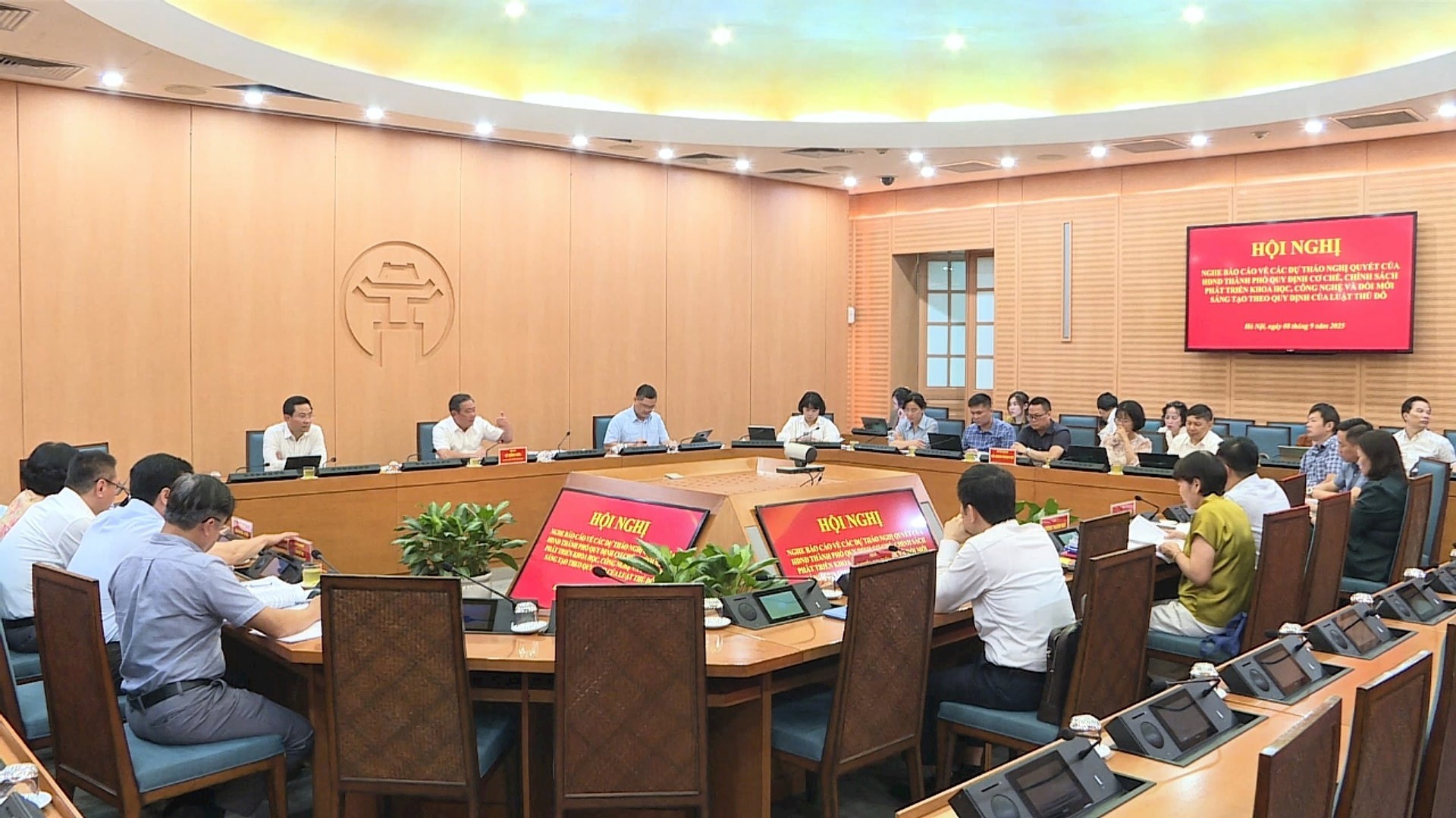 Quang cảnh buổi làm việc. Ảnh: Thu Hằng