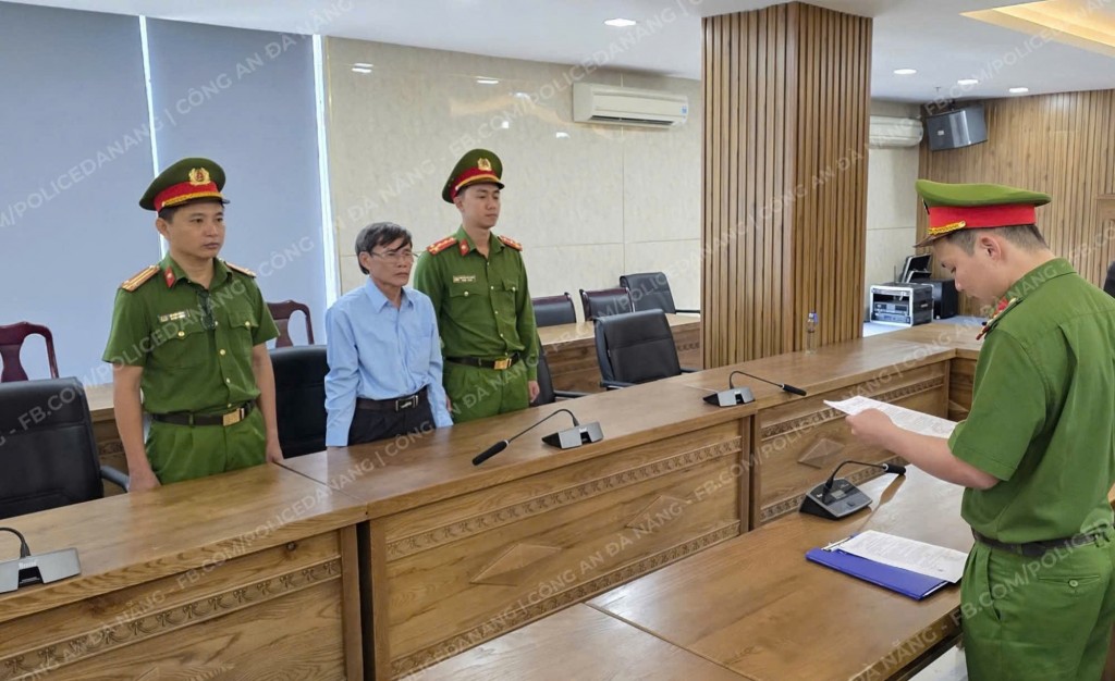 Cơ quan Cảnh sát điều tra CATP Đà Nẵng đã ra Quyết định khởi tố vụ án hình sự, khởi tố bị can, Lệnh bắt bị can tạm giam 4 tháng đối với Ngô Đình Cát Cơ quan Cảnh sát điều tra CATP Đà Nẵng đã ra Quyết định khởi tố vụ án hình sự, khởi tố bị can, Lệnh bắt bị can tạm giam 4 tháng đối với Ngô Đình Cát