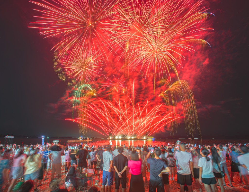 Vịnh pháo hoa, Sun Elite City sôi động về đêm với pháo hoa, chợ đêm,... Vịnh pháo hoa, Sun Elite City sôi động về đêm với pháo hoa, chợ đêm,...