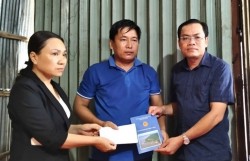 Cà Mau kịp thời hỗ trợ gia đình nạn nhân ong vò vẽ đốt