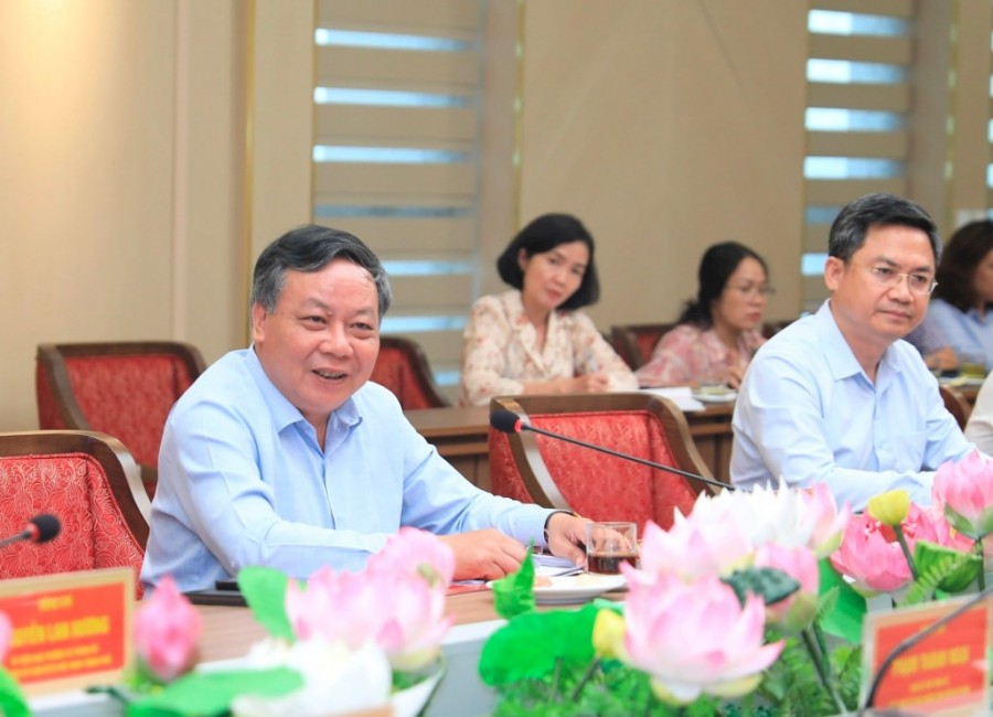 Phó Bí thư Thường trực Thành ủy Hà Nội Nguyễn Văn Phong phát biểu kết luận buổi làm việc. Ảnh Quang Thái Phó Bí thư Thường trực Thành ủy Hà Nội Nguyễn Văn Phong phát biểu kết luận buổi làm việc. Ảnh Quang Thái