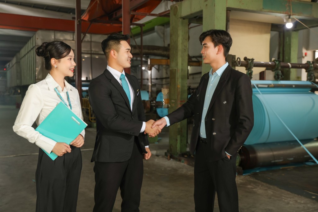 Với sự thấu hiểu về đặc thù của ngành may mặc, gói giải pháp được ABBANK thiết kế không chỉ để hỗ trợ doanh nghiệp tiếp cận nguồn vốn phù hợp, mà còn giúp tối ưu chi phí, chủ động dòng tiền và nâng cao năng lực cạnh tranh trong chuỗi cung ứng toàn cầu Với sự thấu hiểu về đặc thù của ngành may mặc, gói giải pháp được ABBANK thiết kế không chỉ để hỗ trợ doanh nghiệp tiếp cận nguồn vốn phù hợp, mà còn giúp tối ưu chi phí, chủ động dòng tiền và nâng cao năng lực cạnh tranh trong chuỗi cung ứng toàn cầu