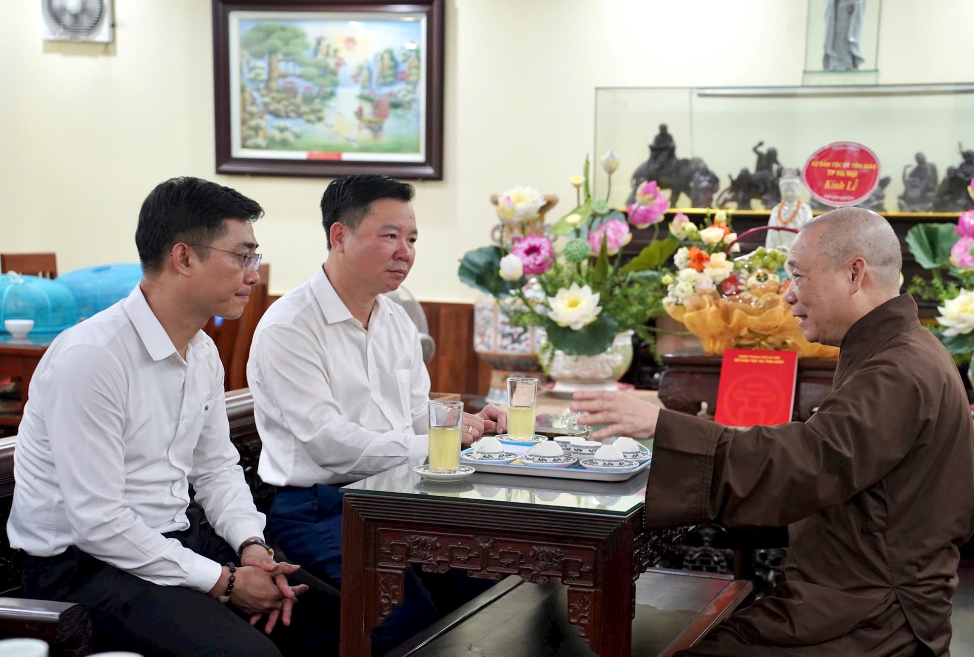 Hà Nội: Thăm hỏi, chúc mừng các chùa nhân dịp Lễ Vu Lan Hà Nội: Thăm hỏi, chúc mừng các chùa nhân dịp Lễ Vu Lan