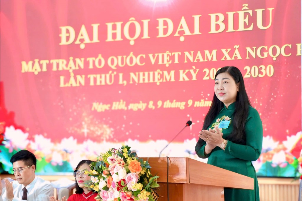 đồng chí Nguyễn Lan Hương - Ủy viên Ban Thường vụ Thành ủy, Chủ tịch Ủy ban MTTQ Việt Nam thành phố Hà Nội phát biểu chỉ đạo tại Đại hội