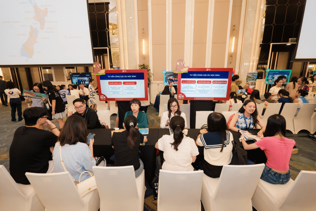 Khách tham dự Ngày hội Giáo dục sẽ có cơ hội độc quyền trò chuyện 1:1 với các cựu sinh viên về trải nghiệm thực tế tại New Zealand Khách tham dự Ngày hội Giáo dục sẽ có cơ hội độc quyền trò chuyện 1:1 với các cựu sinh viên về trải nghiệm thực tế tại New Zealand