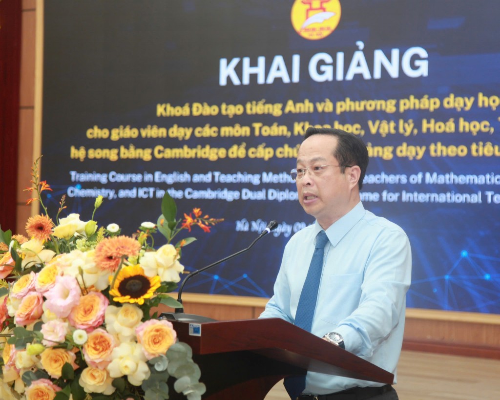 Giám đốc Sở GD&ĐT Hà Nội Trần Thế Cương phát biểu khai giảng khoá đào tạo