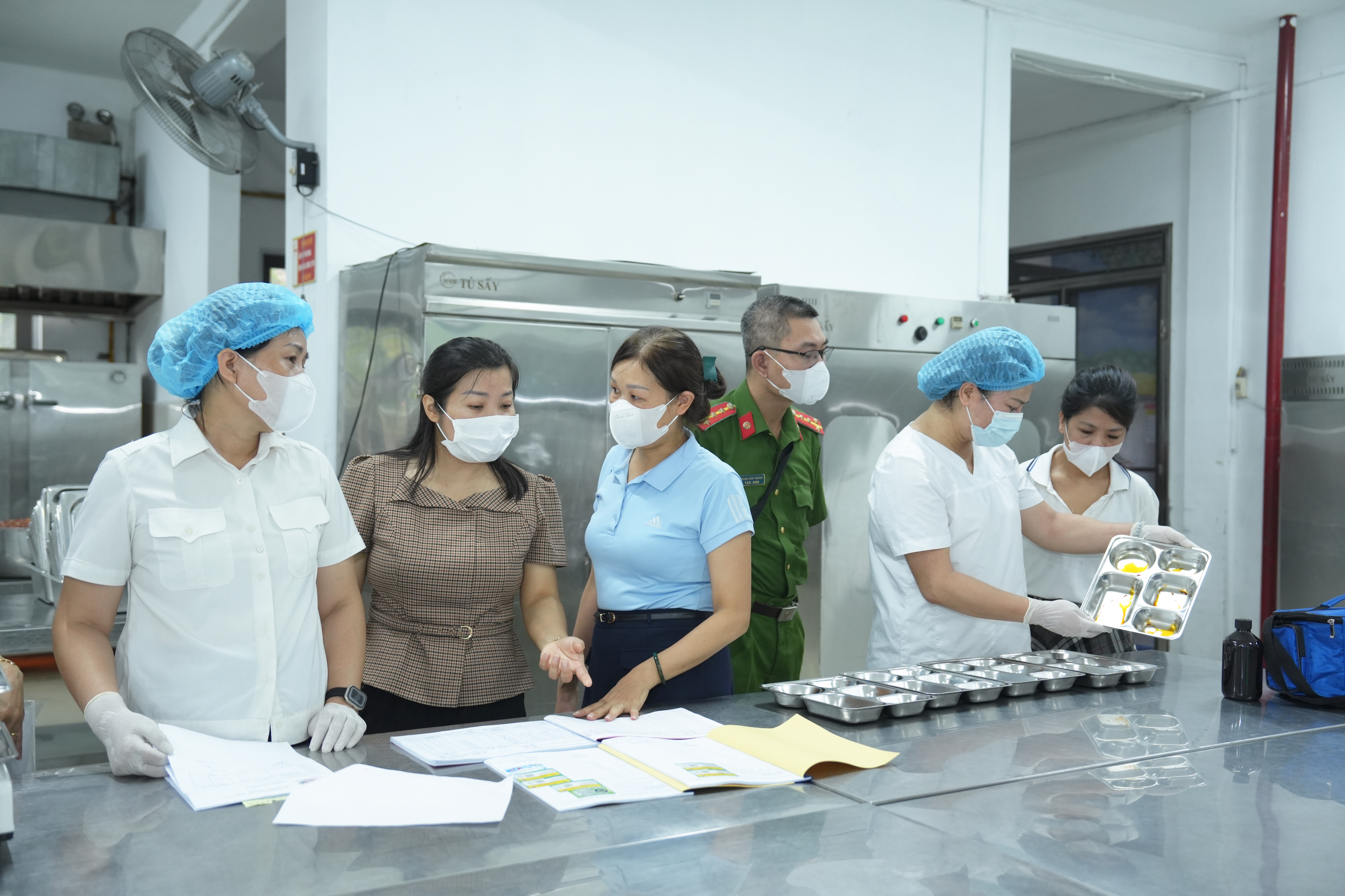 Phường Vĩnh Hưng siết chặt ATTP trường học trong năm học mới