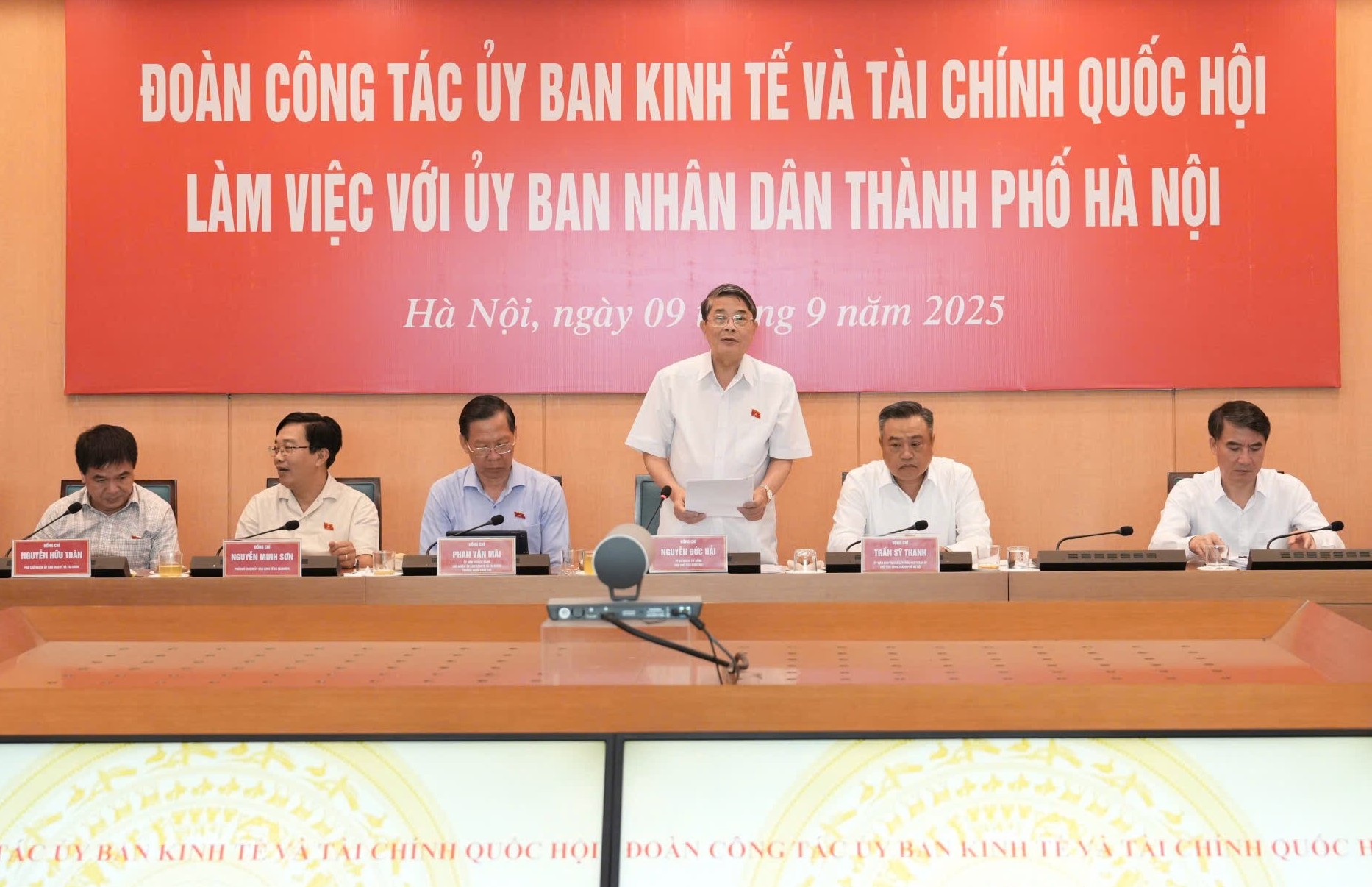Giữ vững vai trò dẫn dắt, tạo đột phá phát triển kinh tế