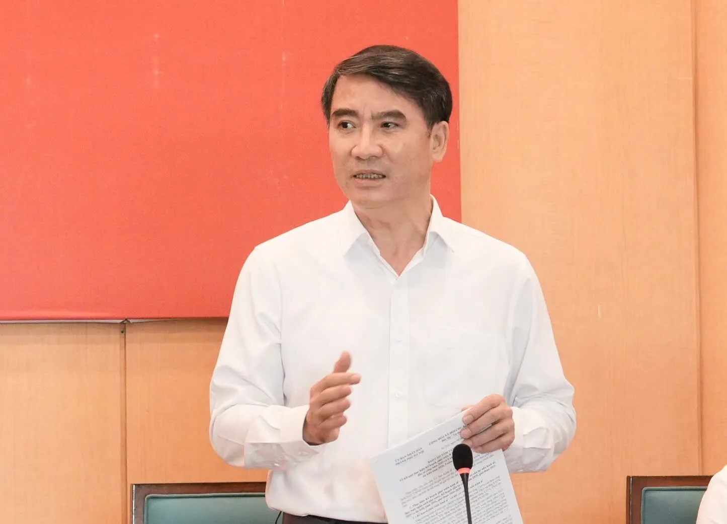 Giám đốc Sở Tài chính Nguyễn Xuân Lưu trình bày báo cáo tóm tắt tại buổi làm việc Giám đốc Sở Tài chính Nguyễn Xuân Lưu trình bày báo cáo tóm tắt tại buổi làm việc