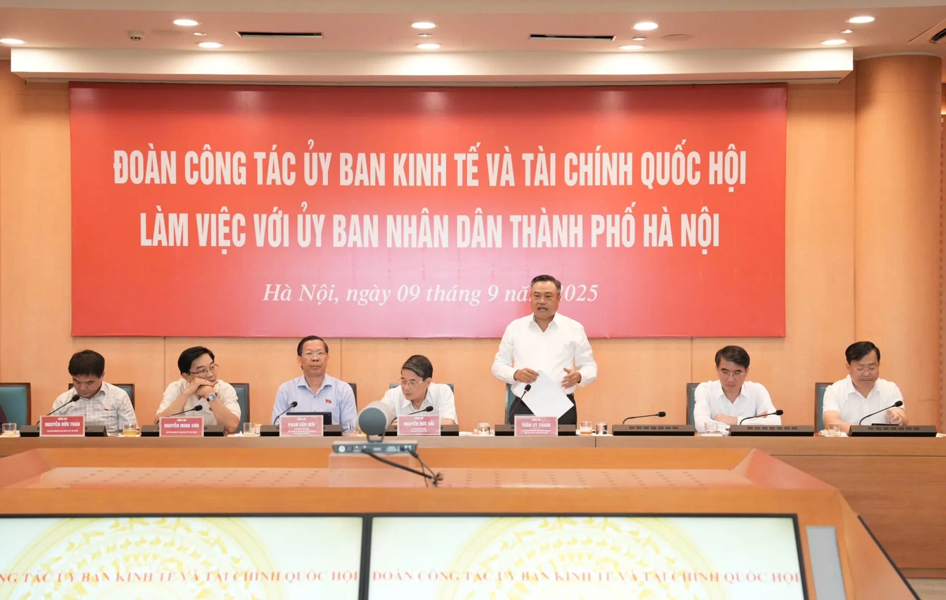 Chủ nhiệm Ủy ban Kinh tế và Tài chính của Quốc hội Phan Văn Mãi - Trưởng đoàn công tác phát biểu tại buổi làm việc Chủ nhiệm Ủy ban Kinh tế và Tài chính của Quốc hội Phan Văn Mãi - Trưởng đoàn công tác phát biểu tại buổi làm việc