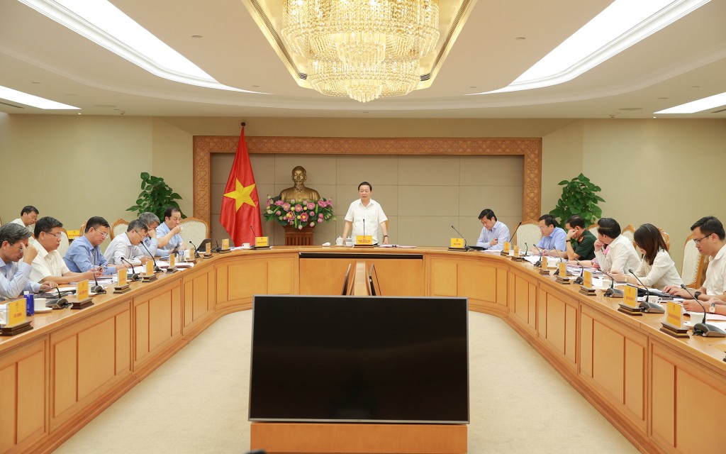 Phó Thủ tướng nêu rõ, Luật sửa đổi phải vừa giữ được những thành quả, di sản đã có, vừa loại bỏ những bất cập cũ, để mở ra một giai đoạn phát triển đô thị – nông thôn hiện đại, bền vững, phù hợp với bối cảnh mới - Ảnh: VGP/Minh Khôi Phó Thủ tướng nêu rõ, Luật sửa đổi phải vừa giữ được những thành quả, di sản đã có, vừa loại bỏ những bất cập cũ, để mở ra một giai đoạn phát triển đô thị – nông thôn hiện đại, bền vững, phù hợp với bối cảnh mới - Ảnh: VGP/Minh Khôi