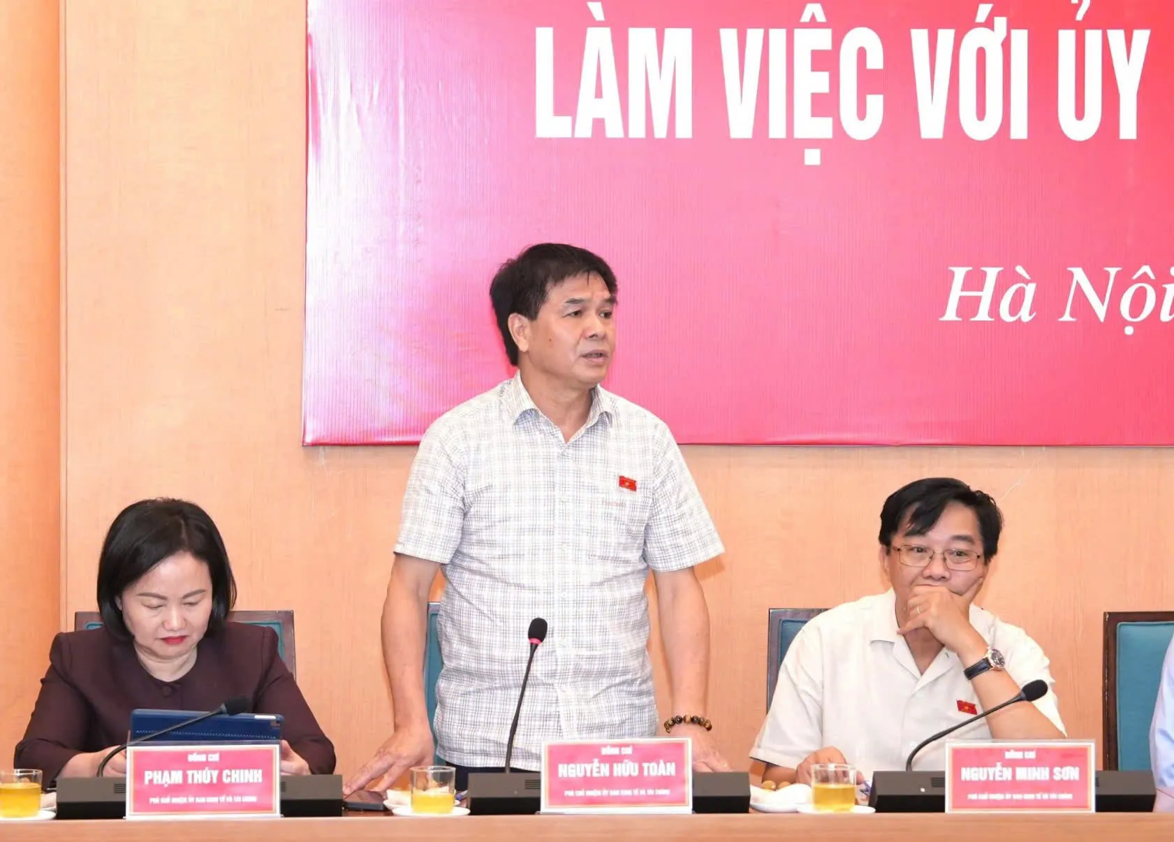 Thành viên đoàn công tác phát biểu ý kiến tại buổi làm việc Thành viên đoàn công tác phát biểu ý kiến tại buổi làm việc