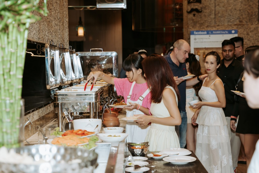 Món ăn tại Benaras Masala Bay được chế biến từ 100% nguyên liệu tự nhiên, không phẩm màu, phụ gia và chỉ dùng 20% lượng dầu.