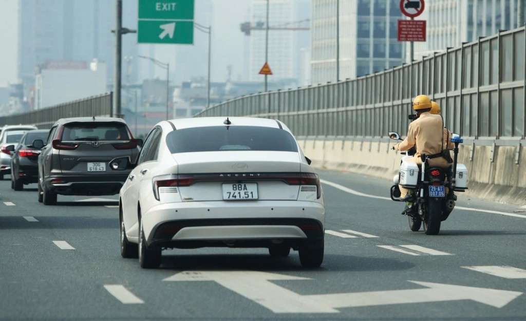Đảm bảo an toàn giao thông và nâng cao ý thức của người dân