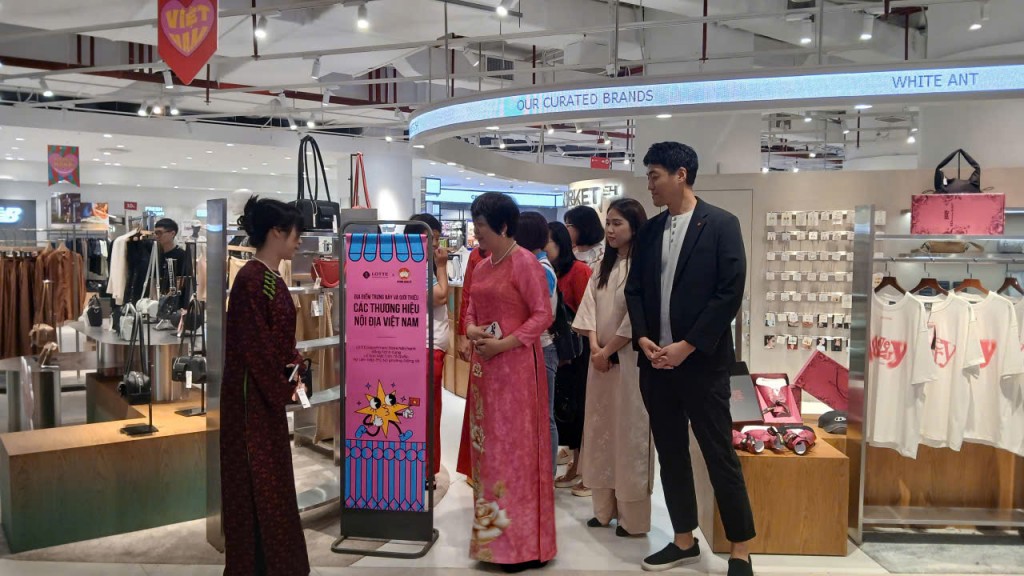 Đẩy mạnh cuộc vận động “Người Việt Nam ưu tiên dùng hàng Việt Nam” Đẩy mạnh cuộc vận động “Người Việt Nam ưu tiên dùng hàng Việt Nam”