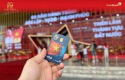 Nhận quà khi check-in gian hàng VietinBank tại Triển lãm thành tựu đất nước