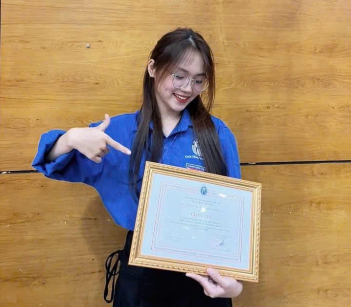 Thanh xuân tỏa sáng cùng tiếng Trung và công tác Đoàn Thanh xuân tỏa sáng cùng tiếng Trung và công tác Đoàn