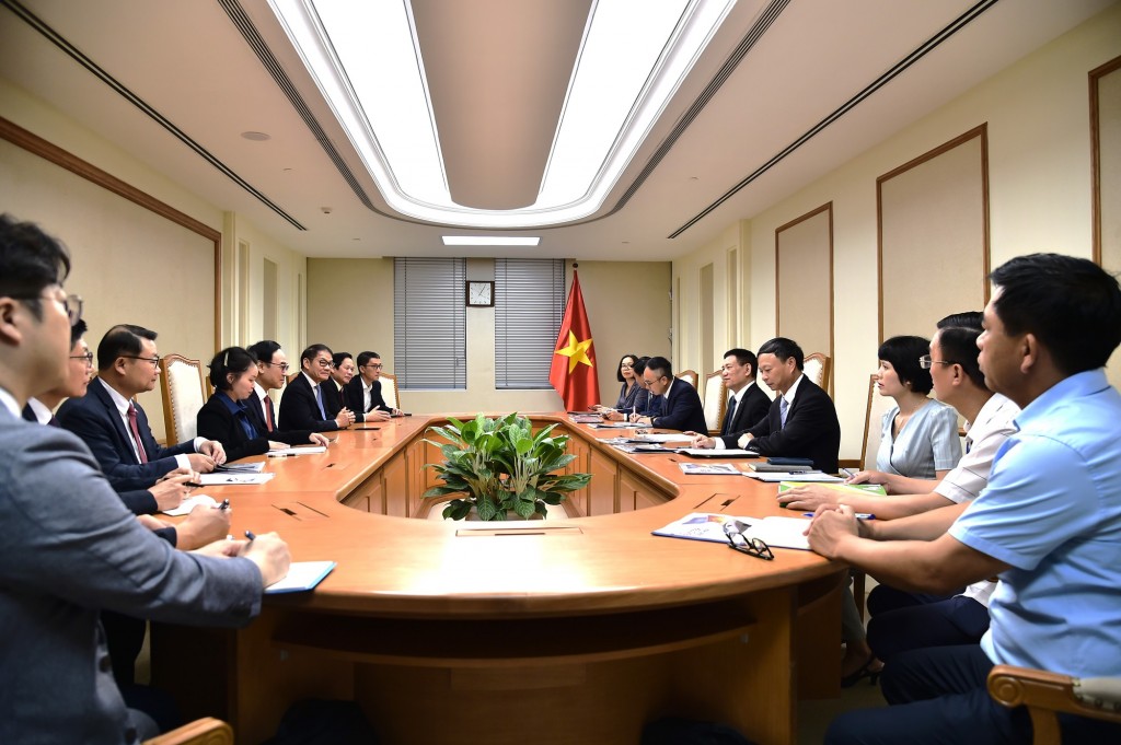 Ông Lee Yong-bae, CEO Hyundai Rotem nhấn mạnh quan hệ Việt Nam – Hàn Quốc đã phát triển hết sức mạnh mẽ, tốt đẹp trong thời gian qua - Ảnh: VGP/Trần Mạnh Ông Lee Yong-bae, CEO Hyundai Rotem nhấn mạnh quan hệ Việt Nam – Hàn Quốc đã phát triển hết sức mạnh mẽ, tốt đẹp trong thời gian qua - Ảnh: VGP/Trần Mạnh