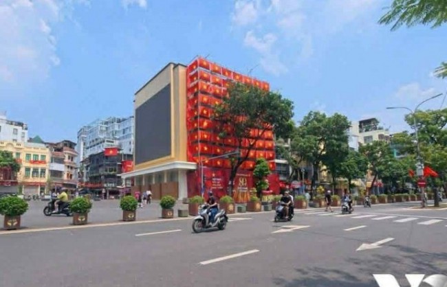Diện mạo mới, không gian thoáng rộng, "níu chân" du khách