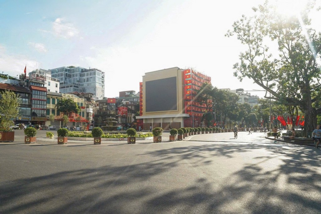 Diện mạo Quảng trường Đông Kinh nghĩa thục đang được cải tạo Diện mạo Quảng trường Đông Kinh nghĩa thục đang được cải tạo