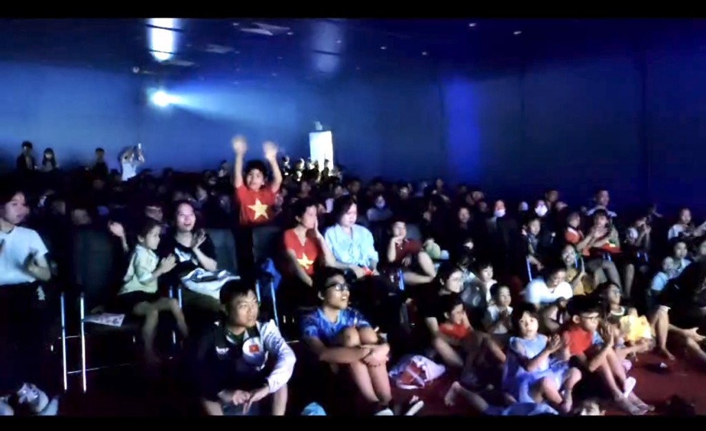 Khán giả hào hứng với những tác phẩm được trình chiếu Khán giả hào hứng với những tác phẩm được trình chiếu