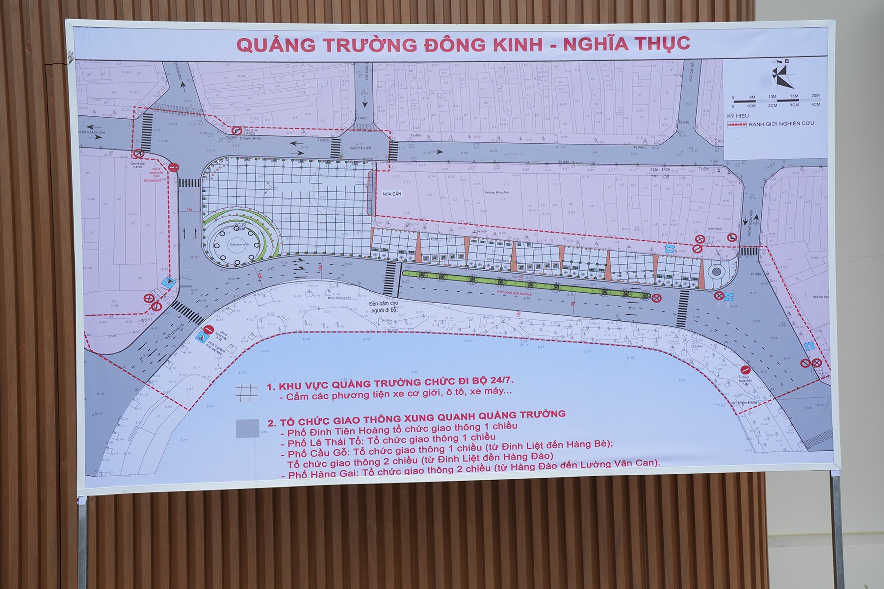Người dân thích thú diện mạo mới của Quảng trường Đông Kinh Nghĩa Thục