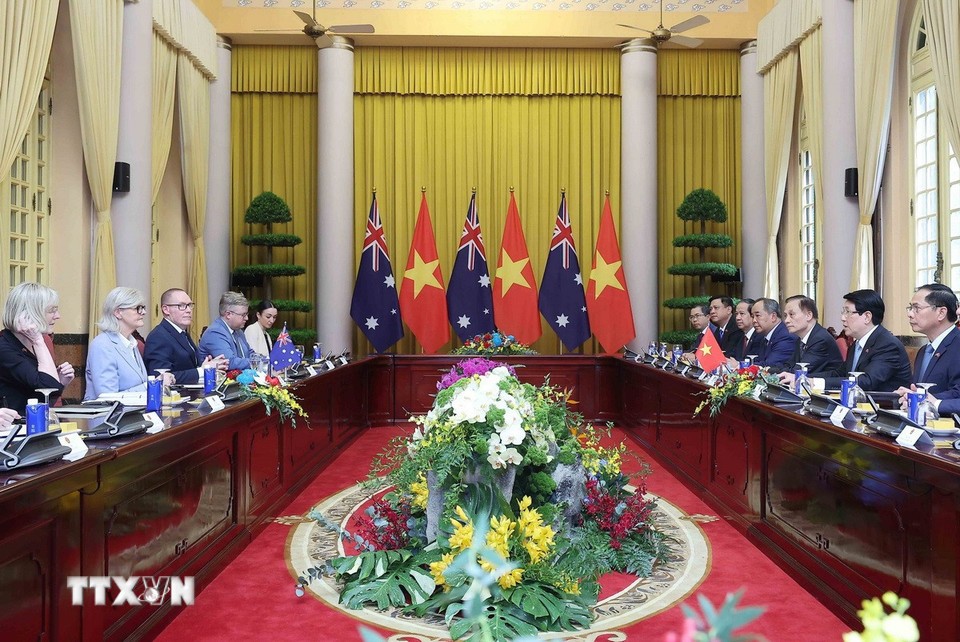 Chủ tịch nước Lương Cường và Toàn quyền Australia Sam Mostyn chụp ảnh lưu niệm trước khi hội đàm. ảnh TTXVN Chủ tịch nước Lương Cường và Toàn quyền Australia Sam Mostyn chụp ảnh lưu niệm trước khi hội đàm. ảnh TTXVN