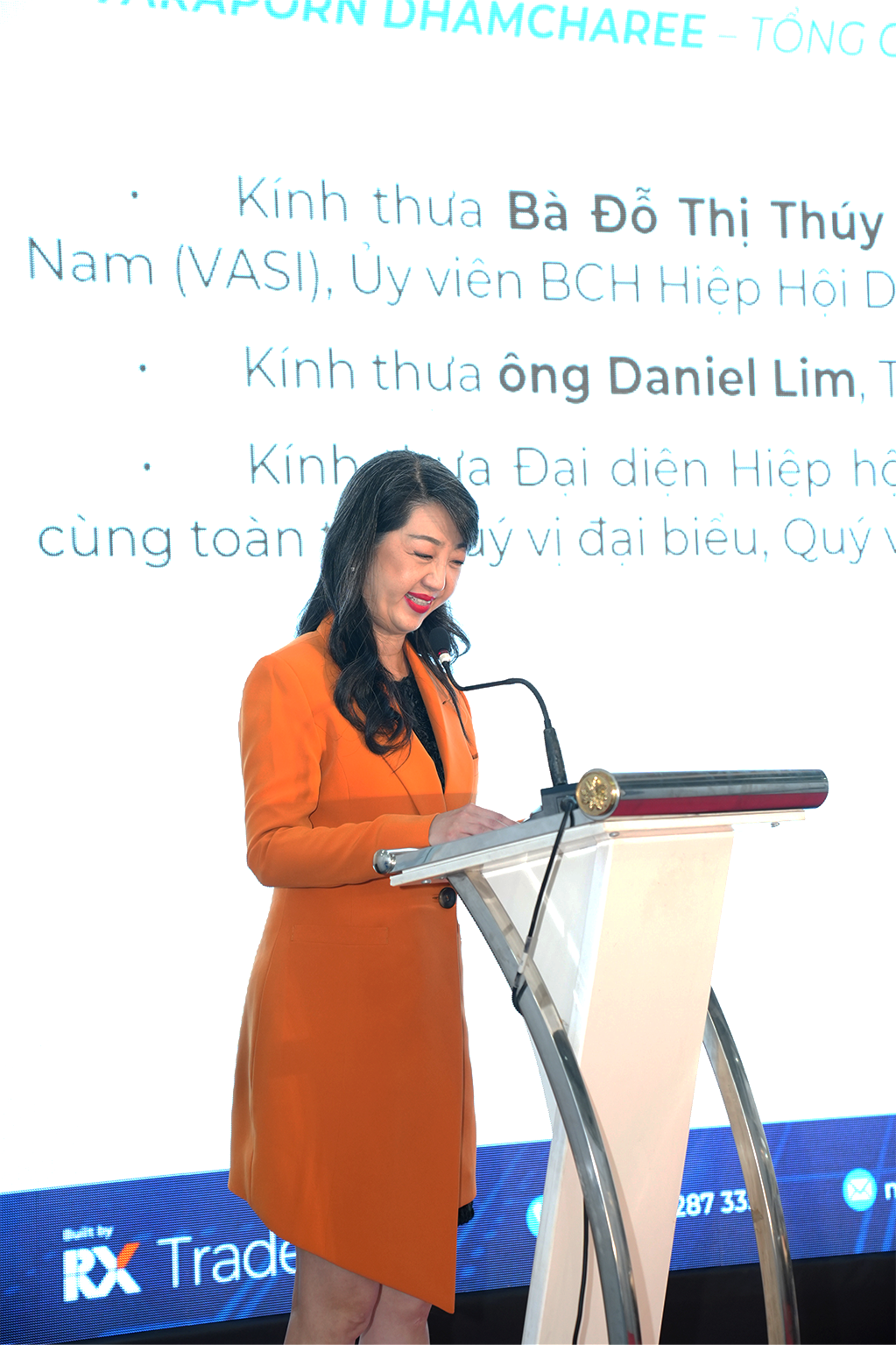 17 năm kiến tạo