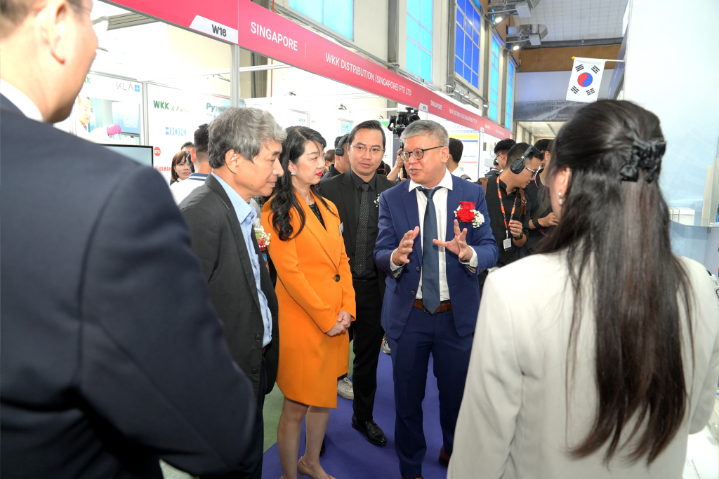 17 năm kiến tạo điểm hẹn công nghệ điện tử toàn cầu 17 năm kiến tạo điểm hẹn công nghệ điện tử toàn cầu