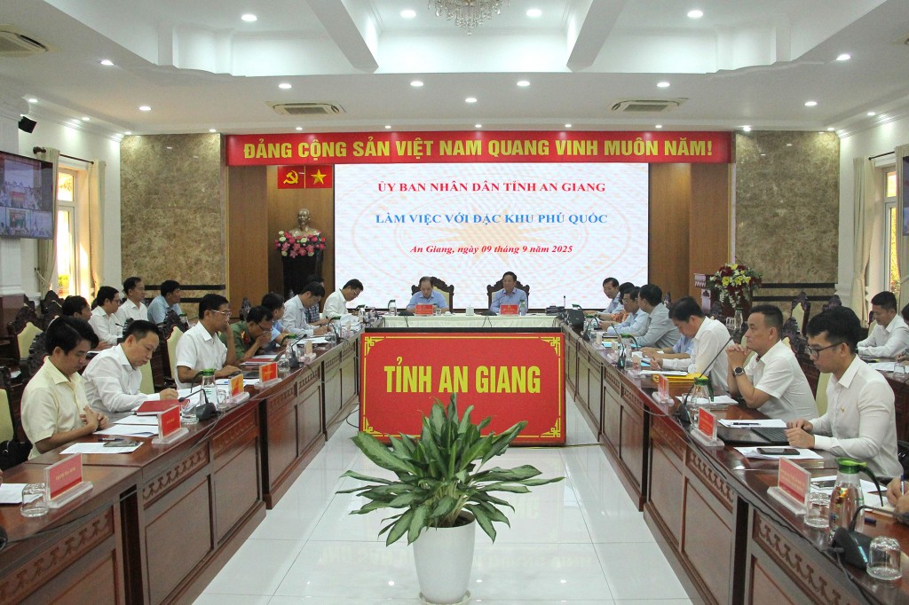 Quang cảnh buổi làm việc Quang cảnh buổi làm việc