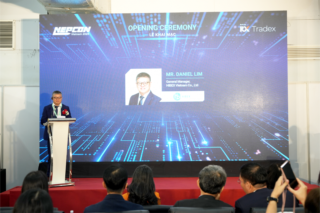 17 năm kiến tạo