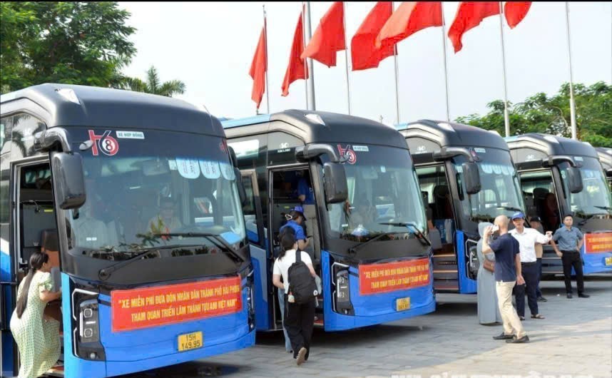 Những chuyến xe miễn phí tập kết tại hai địa điểm Cung Văn hóa, Lao động hữu nghị Việt Tiệp và Trung tâm Văn hóa Xứ Đông Những chuyến xe miễn phí tập kết tại hai địa điểm Cung Văn hóa, Lao động hữu nghị Việt Tiệp và Trung tâm Văn hóa Xứ Đông