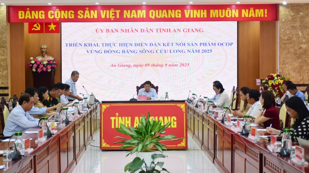 Quang cảnh buổi làm việc Quang cảnh buổi làm việc