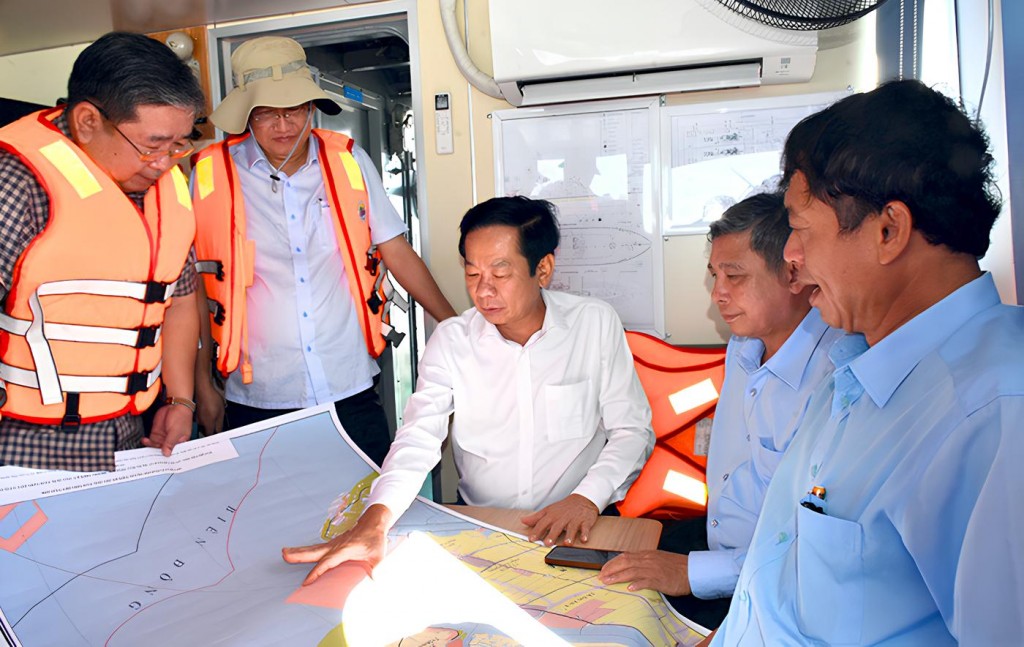 Bí thư Thành ủy Cần Thơ Đỗ Thanh Bình cùng đoàn công tác kiểm tra thực tế tại Nhà máy điện gió số 7 Bí thư Thành ủy Cần Thơ Đỗ Thanh Bình cùng đoàn công tác kiểm tra thực tế tại Nhà máy điện gió số 7